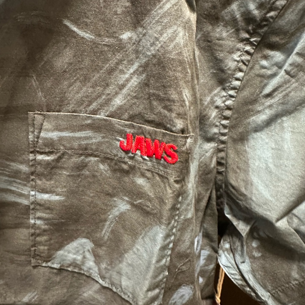 Men’s Urban Outfitters JAWS Button Shirt - Picture 2 of 7